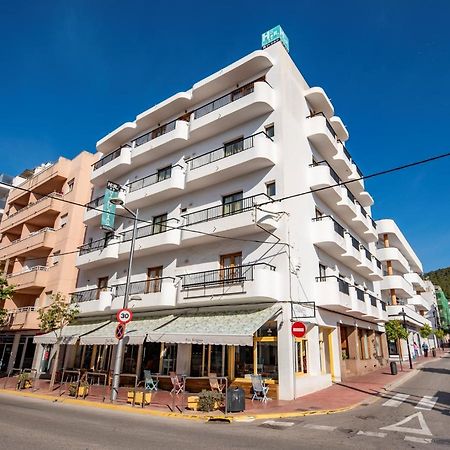 Hostal Y Apartamentos Santa Eulalia Santa Eularia des Riu Bagian luar foto