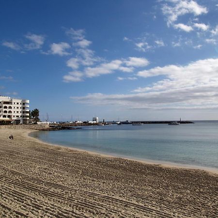 Hostal Y Apartamentos Santa Eulalia Santa Eularia des Riu Bagian luar foto