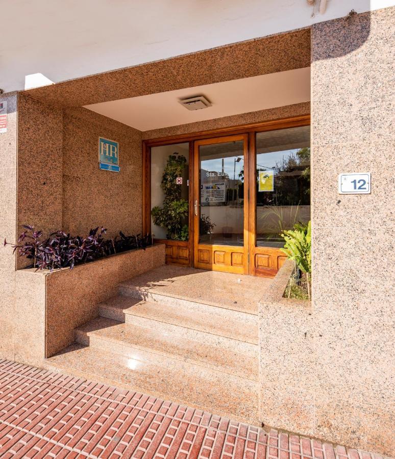Hostal Y Apartamentos Santa Eulalia Santa Eularia des Riu Bagian luar foto