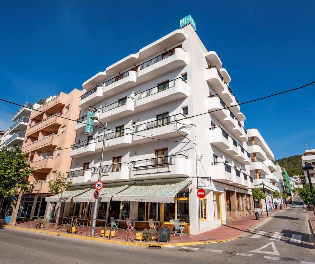 Hostal Y Apartamentos Santa Eulalia Santa Eularia des Riu Bagian luar foto
