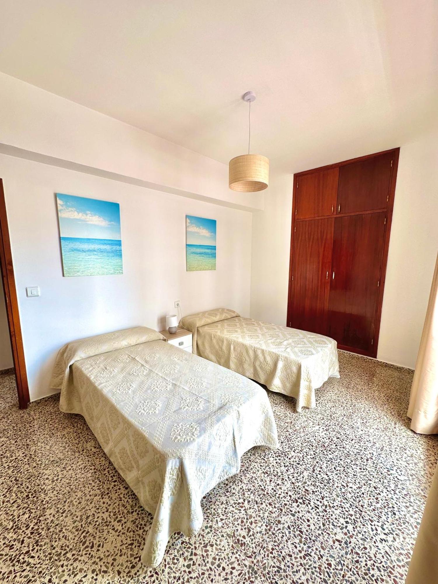 Hostal Y Apartamentos Santa Eulalia Santa Eularia des Riu Bagian luar foto