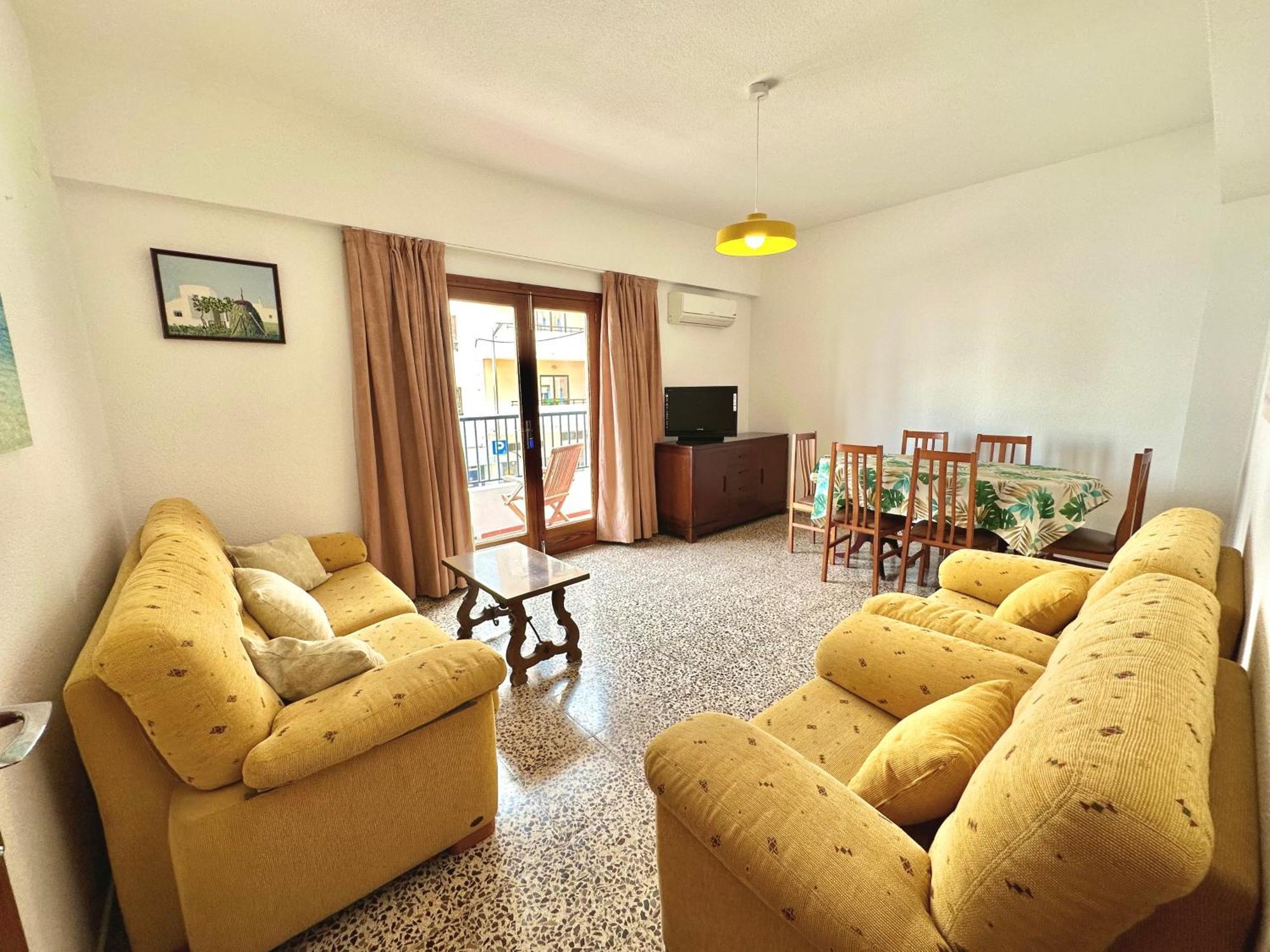 Hostal Y Apartamentos Santa Eulalia Santa Eularia des Riu Bagian luar foto